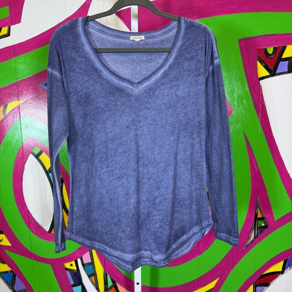 Urbanology, Blue V-Neck Long Sleeve Top. Size Medium. Good used condition!